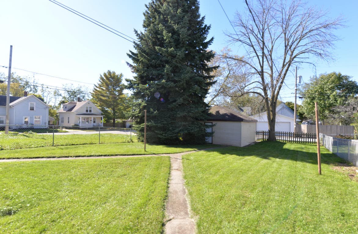 Back Yard. - 1106 David St