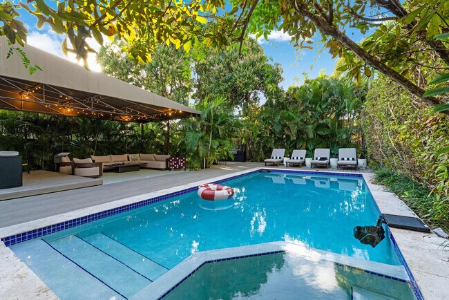 Building Photo - 1884 SW 17th St