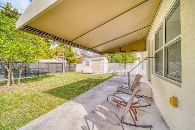 Building Photo - 3930 SW 68th Ave