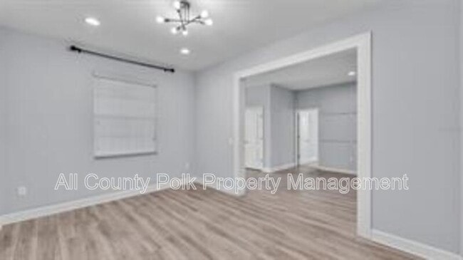 Building Photo - 1095 Woodland Oaks Dr