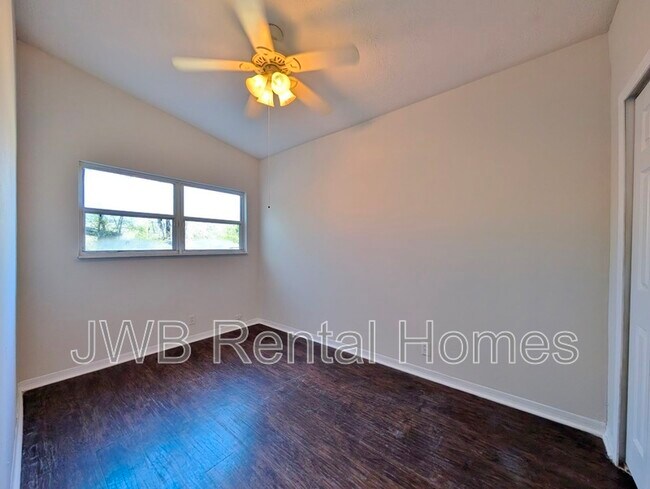 Building Photo - 7150 Eudine Dr S