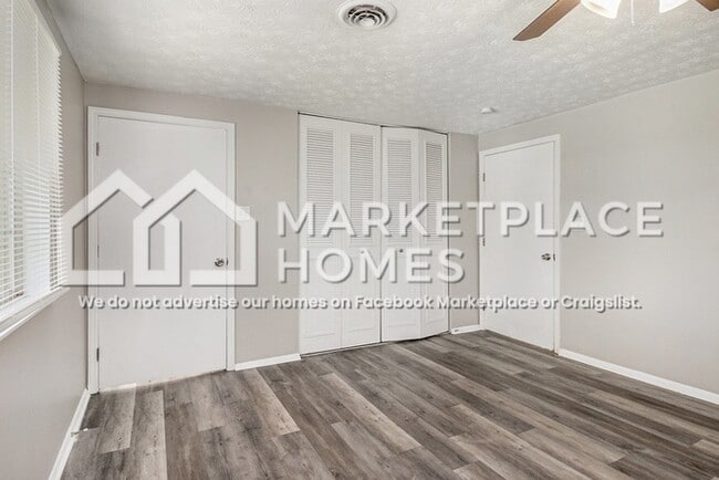 Building Photo - 1570 Meadowview Dr