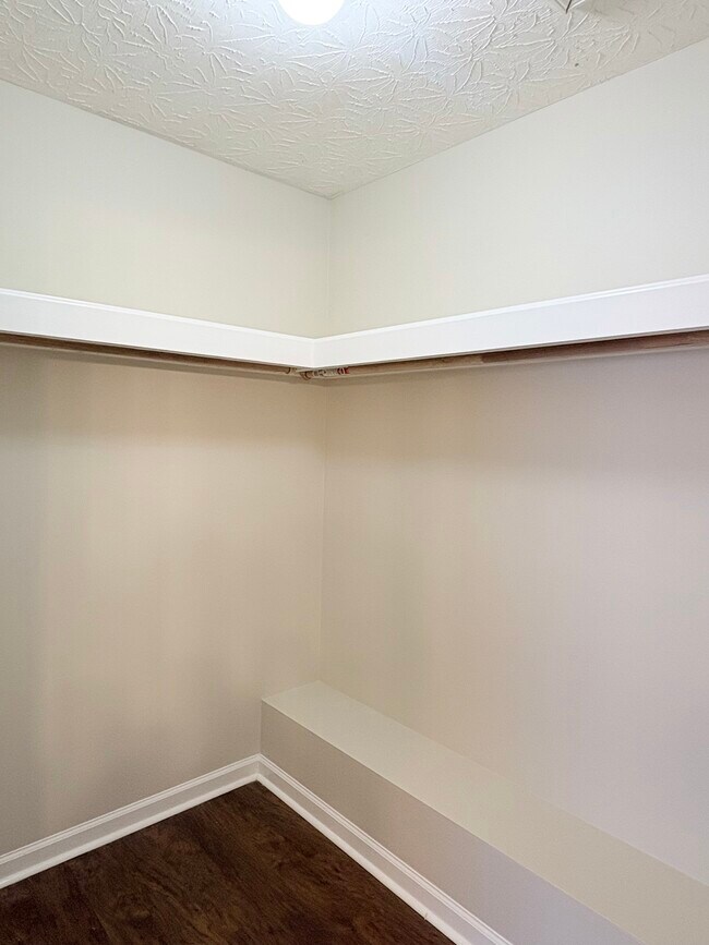 Building Photo - 401 Catalpa Cir