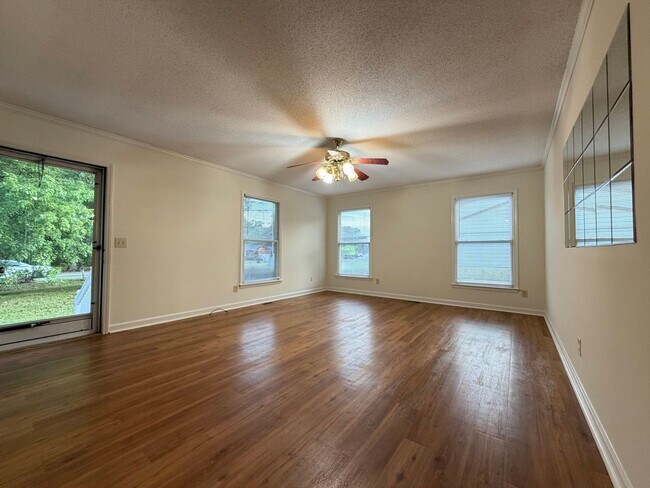 Building Photo - 525 S Williamson Ave
