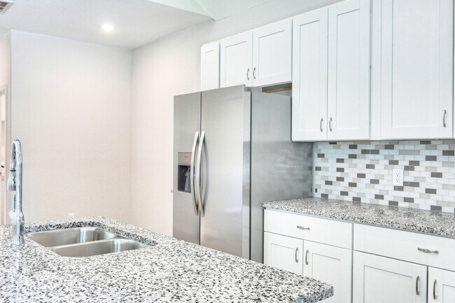 Building Photo - 11789 White Cedar St