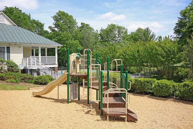 Building Photo - Spacious Foxcroft Home With Fenced Yard