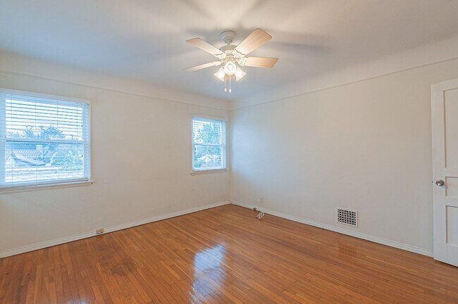 Building Photo - 1056 Carmona Ave