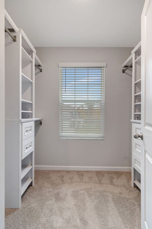 Building Photo - UPGRADED 3 BD 3 BATH MURFREESBORO TOWNHOME IN RIVER LANDING