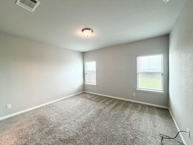 Building Photo - 3 bedroom, 2 bath home for lease
