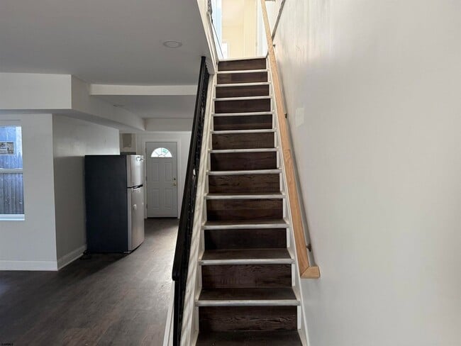 Building Photo - 2417 Pacific Ave