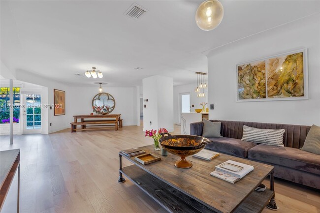 Building Photo - 535 NE 50th Terrace