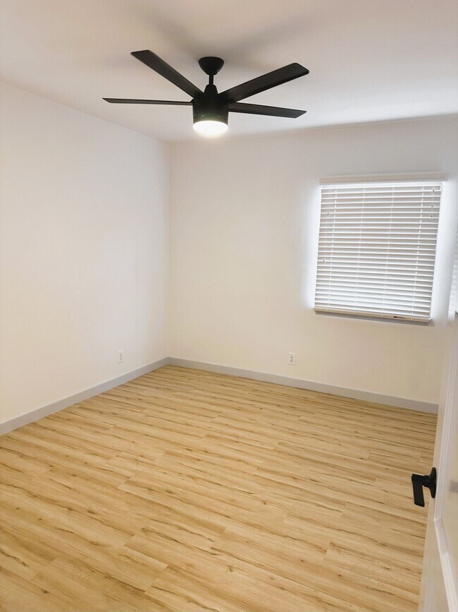 Building Photo - Beautifully Upgraded 4 Bedroom, 2 Bath! Do...