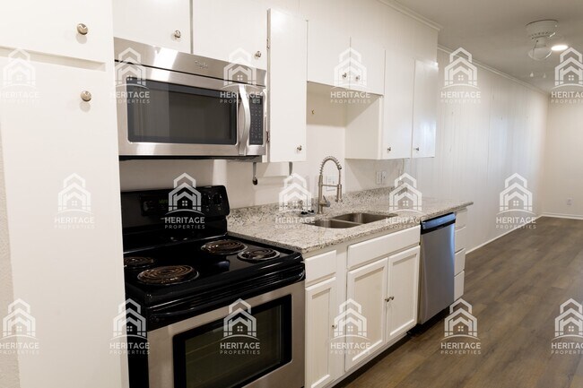 Building Photo - 91 Runaway Bay Dr