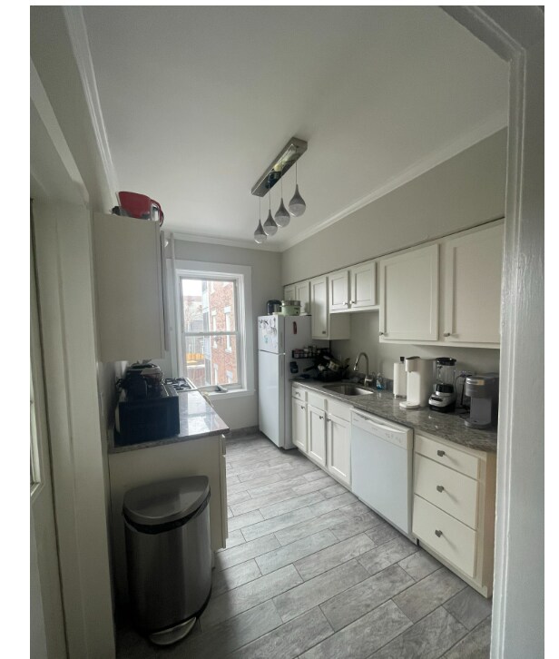 Building Photo - 8 Farrington Ave