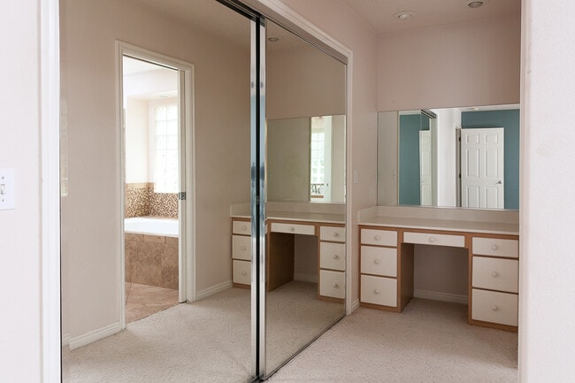 Building Photo - Pet-friendly home in downtown Hurricane
