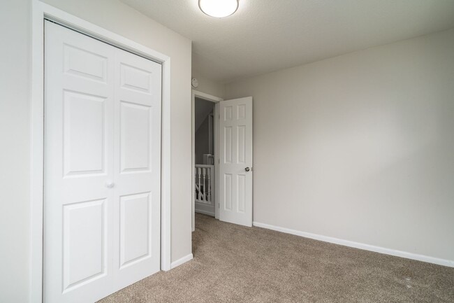Building Photo - Recently Updated Single Family Home Available