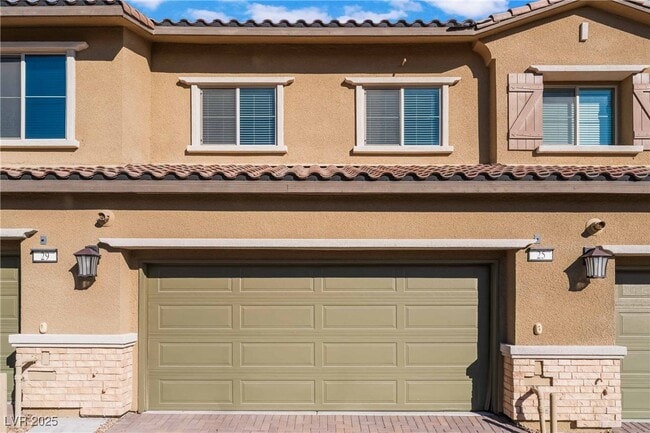 Building Photo - 25 Alamere Falls Dr