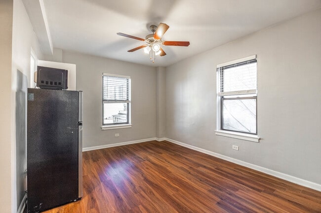 Building Photo - 1140 N La Salle Dr