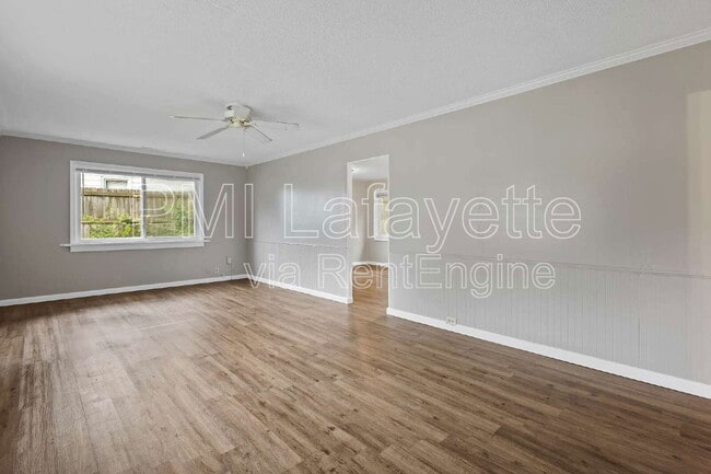 Building Photo - 2229 Roselawn Ave