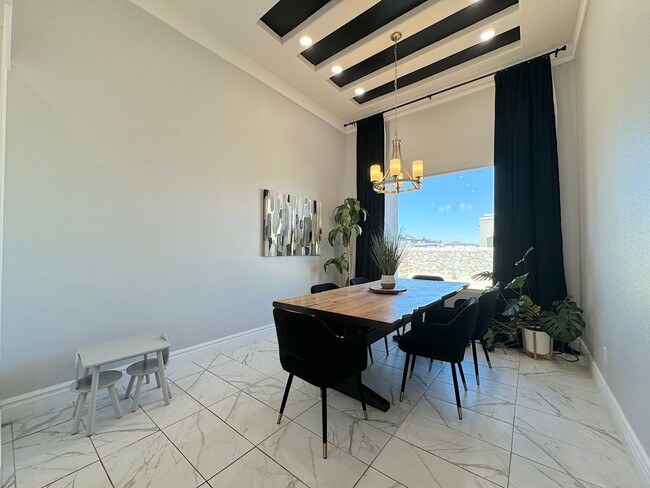 Building Photo - 14701 Tierra Mirage Ave