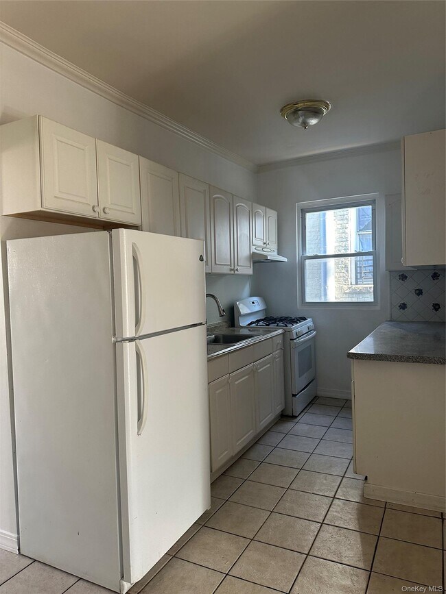 Building Photo - 30-11 85th St