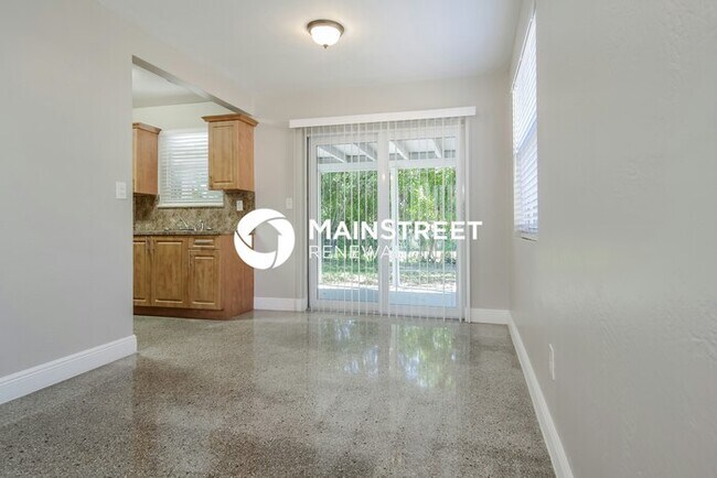 Building Photo - 3 Bedroom Pet-Friendly Home in Hollywood, ...