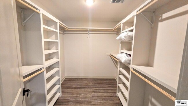 Building Photo - 923 Fortune Dr