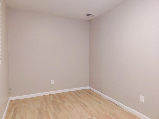 Building Photo - 6195 Highview