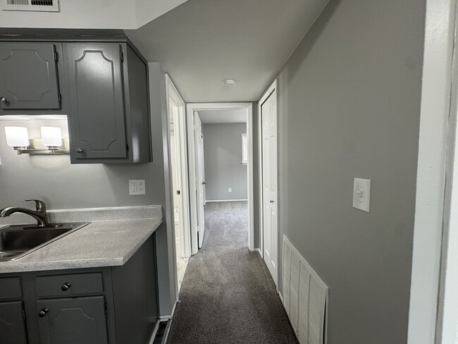 Building Photo - 4441 Oakwood