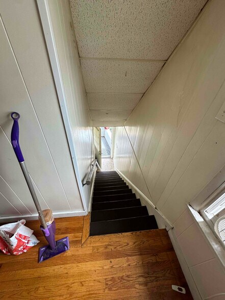 Building Photo - 209 Oak Hill Ave