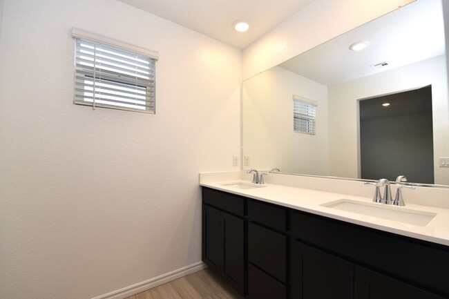 Building Photo - Brand New Build 3-Bedroom Townhome in Nort...