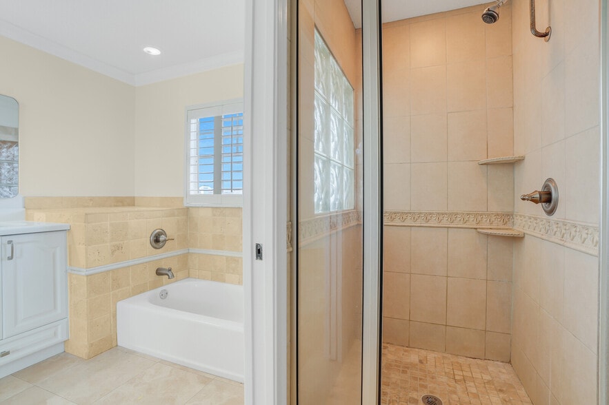 Building Photo - 705 Mainsail Cir