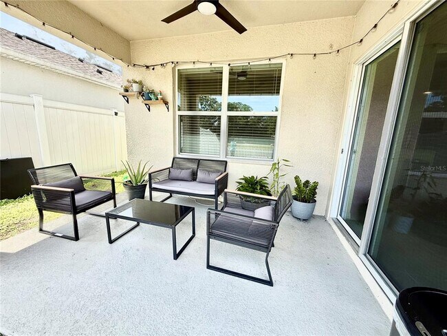 Building Photo - 512 Lily Ln