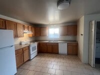 Building Photo - Roseville 8 Unit