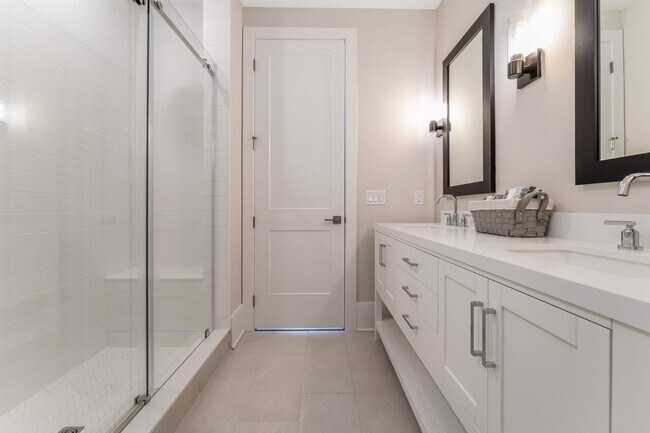 Building Photo - 175 Jasmine Dr