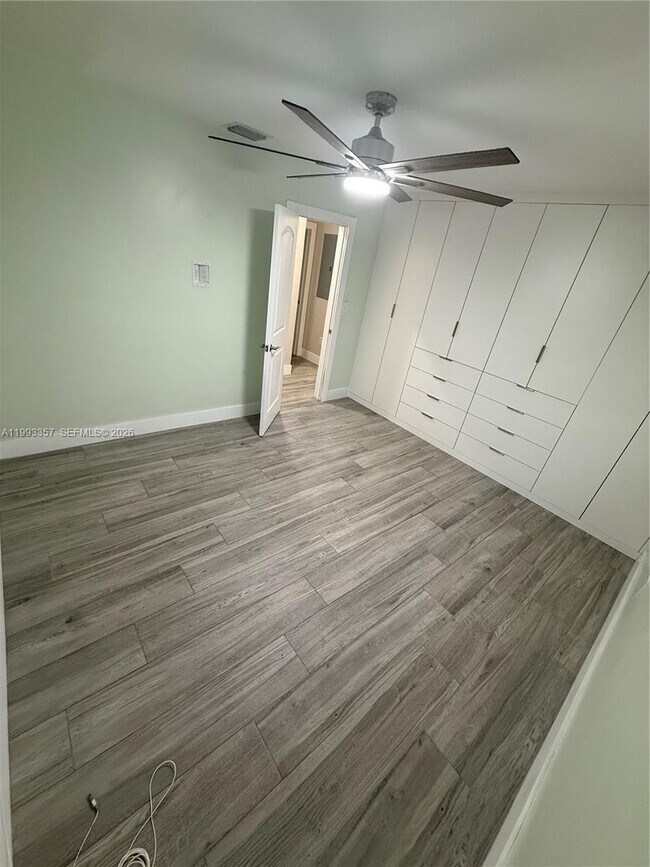 Building Photo - 1050 W 37th St