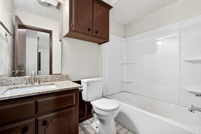 Building Photo - 742 W Juniper Dr