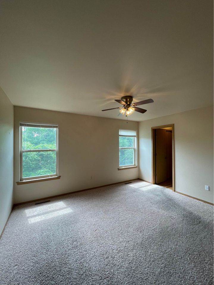 Building Photo - 12 Valley View Dr E