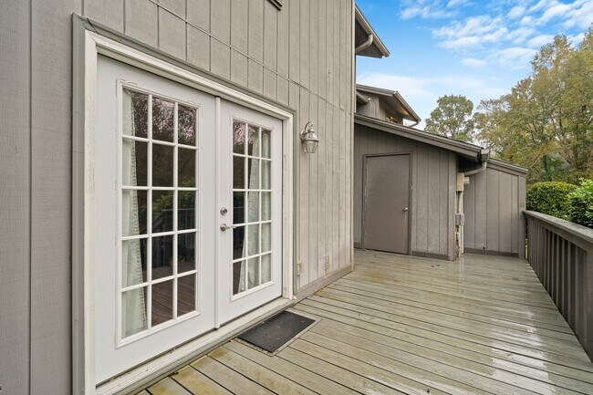 Building Photo - 3 Bedroom, 2.5 Bath Condo on the Pebble Creek Golf Course