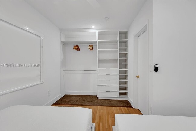 Building Photo - 301 SW 30th Ct
