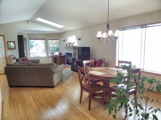 Building Photo - 1911 Ponderosa Ct