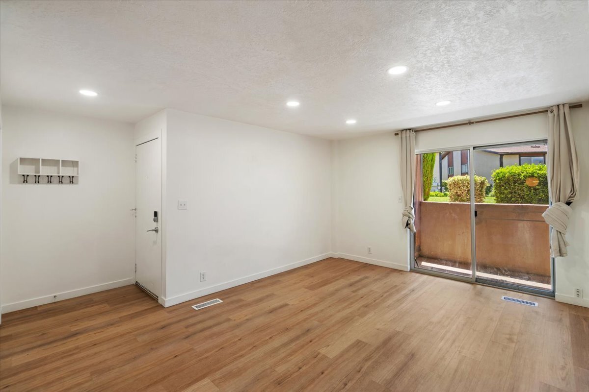Building Photo - 263 W Garden Park Dr