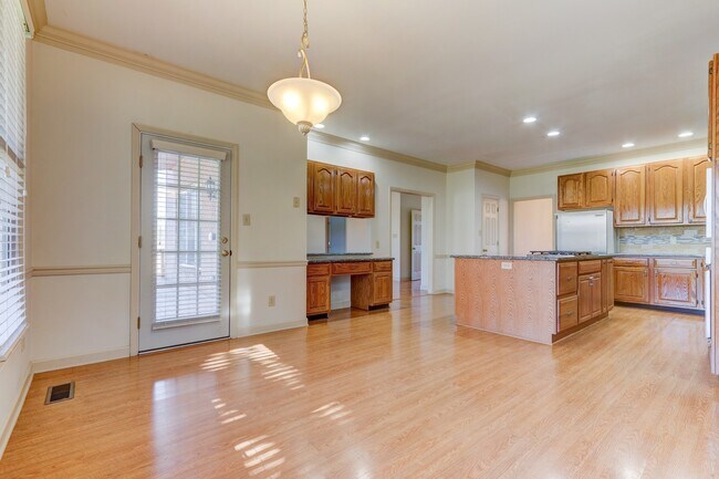 Building Photo - Farragut 37934 - 4 bedroom, 2.5 bath home ...