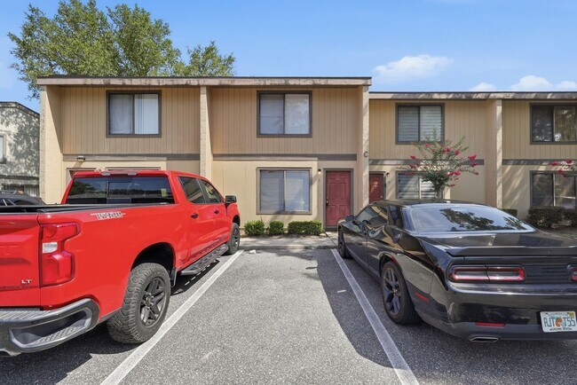Building Photo - Southfork Oaks Condo