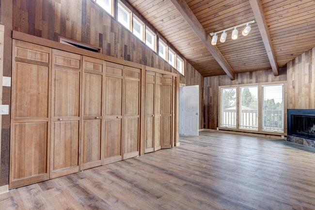 Building Photo - 4 bedroom/2 bath house in Deception Park View