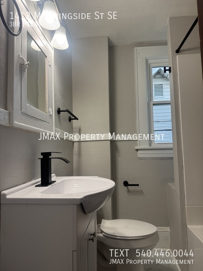 Building Photo - 1412 Morningside St SE