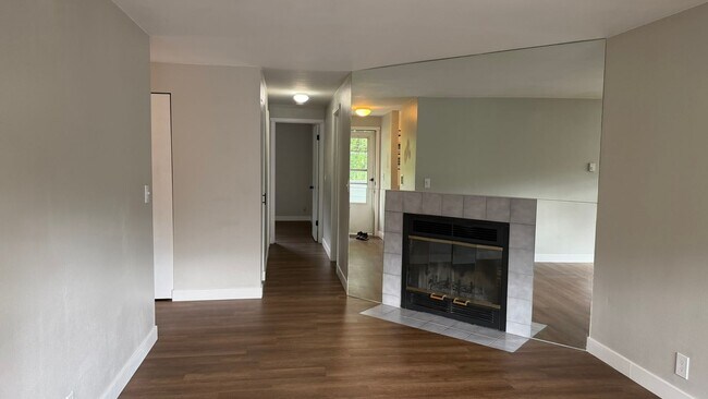 Building Photo - Updated 2BR Condo in Prime Bothell Location | Private Garage