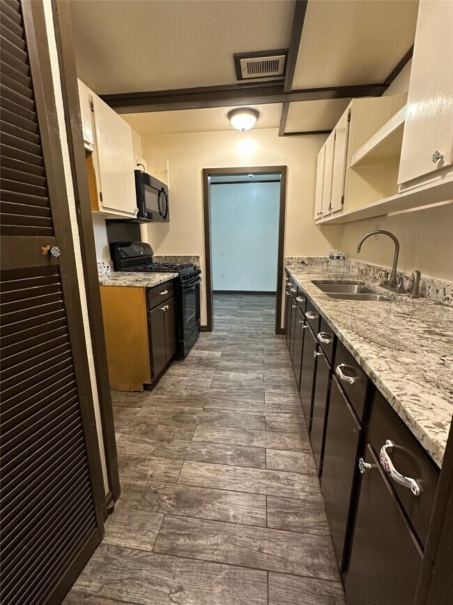 Building Photo - 22450 Oakley Rd