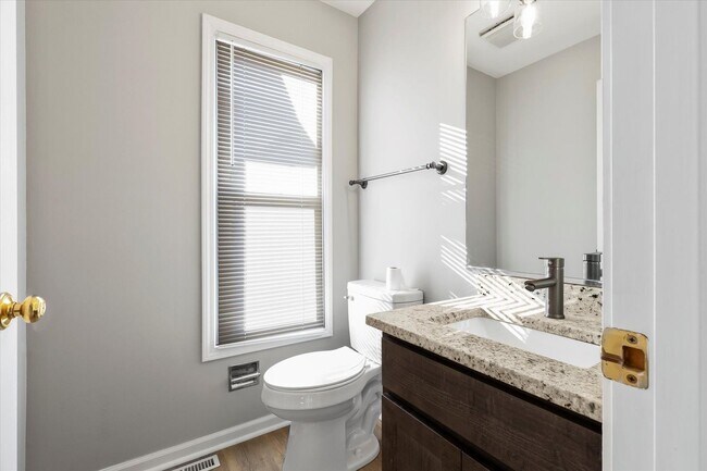 Building Photo - Updated Kenosha 3 Bedroom 2.5 Bath