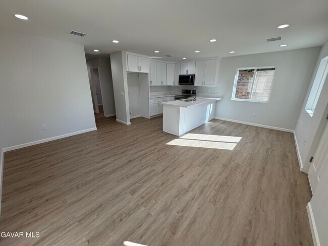 Building Photo - 338 Mesa Verde Ave